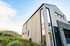 Kōhatu House - Jacks Point Remarkable Paradise